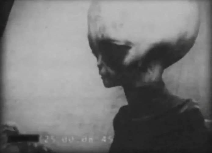 Suposta filmagem antiga de ser não identificado